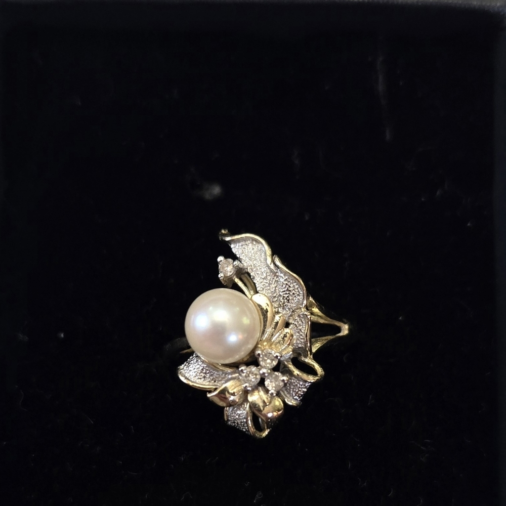 14kt Solid Yellow Gold Cultured Pearl And Diamond Ring